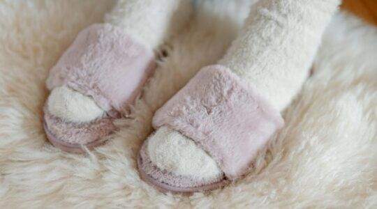 Fluffy pantoffels.