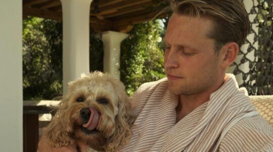 Frenkie de Jong met een hond.