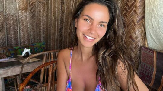 Foto van influencer Monica Geuze. Ze is op vakantie.