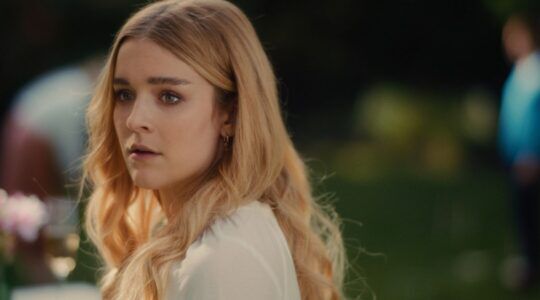 Foto van actrice Pommelien Thijs als Louise in de serie Knokke Off.