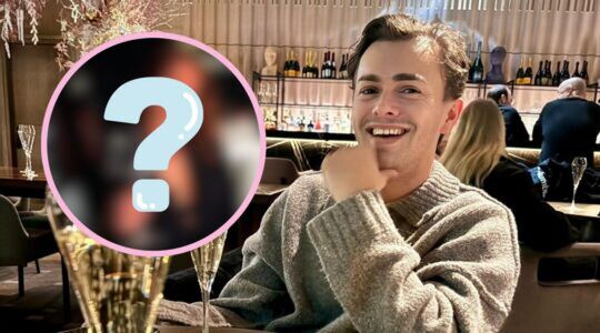 Foto van zanger Flemming. Naast hem een afbeelding van zijn ex, die vervaagt is.