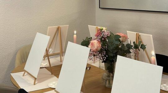 Verfcanvassen bij een girls night