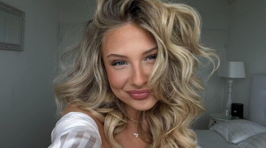 Manou maakt een selfie.