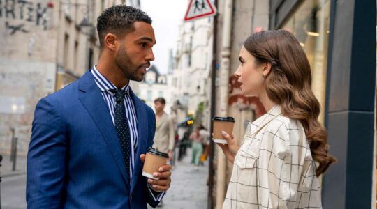 Emily en Alfie in Emily in Paris.