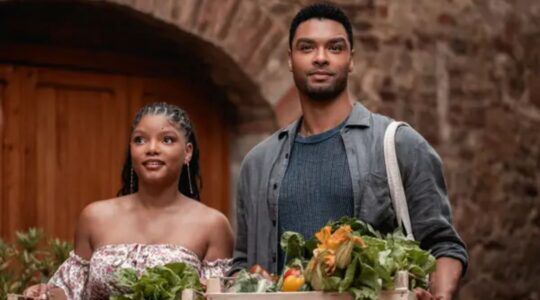 Halle Bailey en Reg&eacute;-Jean Page in You, Me & Tuscany.