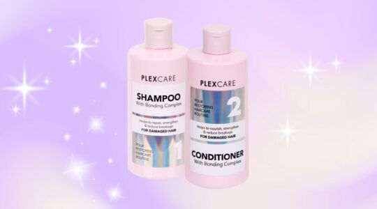 Plex Care haarverzorgingslijn van Action voor een paarse achtegrond met sterren.
