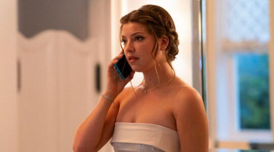 Bree uit Tell Me Lies is aan het bellen.