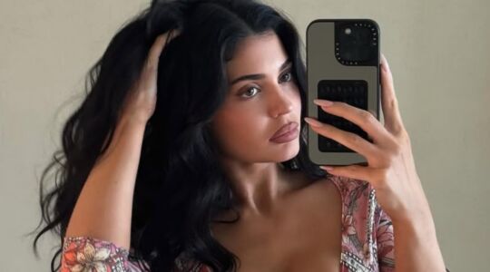 Kylie Jenner met telefoon