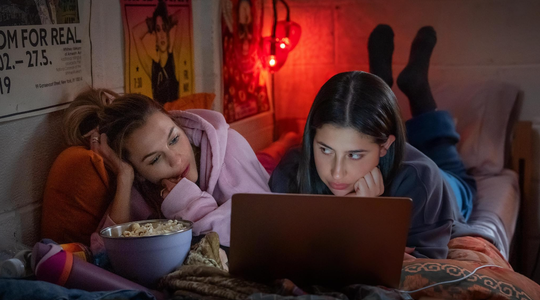 Illustratie voor: Déze nieuwe Netflix-hit voelt beangstigend herkenbaar voor iedereen met huisgenoten