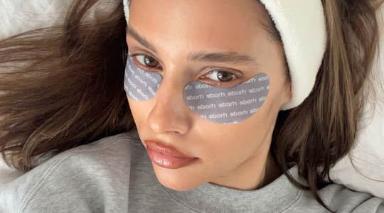 Vrouw met eye patches.