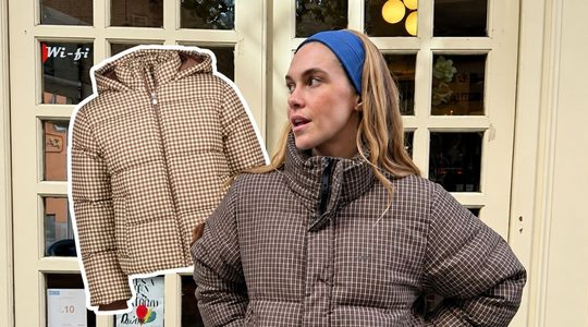 Meisje in een geruite pufferjas en de jas van Zeeman.