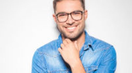Illustratie voor: 11 redenen waarom het leuk is om een nerdy jongen te daten