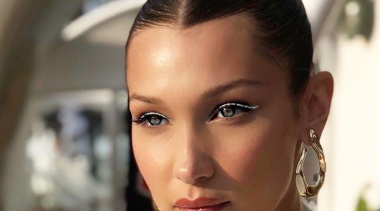 Illustratie voor: Trend alert: dit is waarom (en hoe) je nu witte eyeliner moet dragen