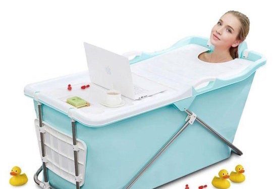 Thuis geen plek voor een bad? Vanaf nu wel met de inklapbare Bath Bucket 2.0