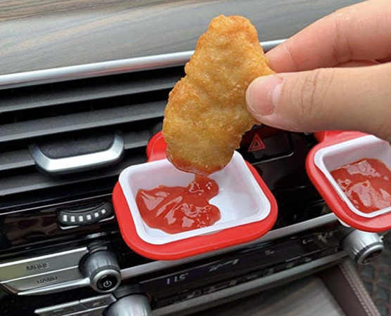 Lifehack: met deze handige sausbakjes kun jij altijd je saus kwijt in de auto