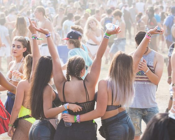 Even wegzwijmelen: dit is waarom jij en je besties naar Sziget moeten
