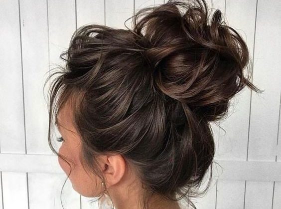 Zien: haarstylist Kim Kardashian deelt d&eacute; gouden tips voor een messy bun