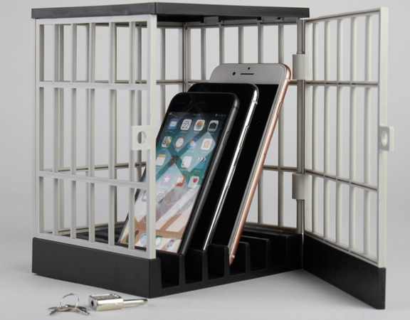 Berg je telefoon op in deze &lsquo;telefooncel&rsquo; om afleiding te voorkomen
