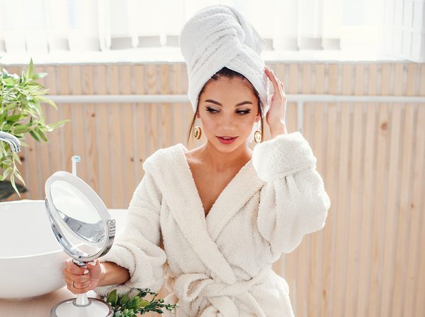 Luie meiden opgelet! Zo verwijder je &lsquo;s avonds in een paar seconden je make-up