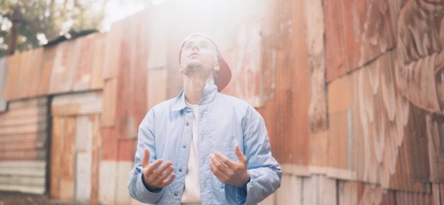 De eerste beelden van Justin Biebers nieuwe videoclip &lsquo;Habitual&rsquo; zijn hier