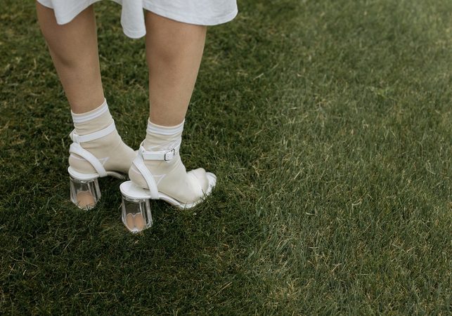 Sokken in sandalen zijn nu weer helemaal on trend (en zo style je ze)