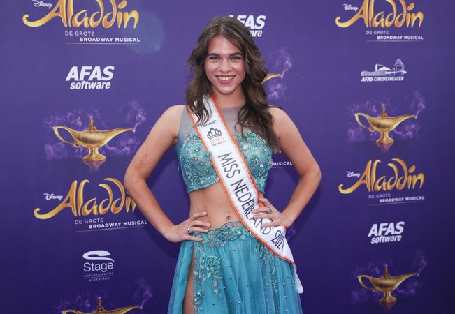 FOTO: Bachelor winnares Julia heeft een gloedjenieuwe auto gekocht