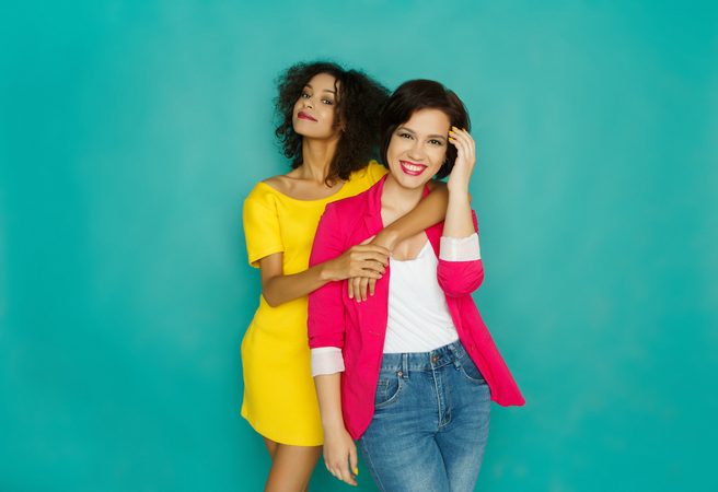 Je bestelt nu een kartonnen cut-out van jouw bestie (om t&oacute;ch samen te kunnen zijn)