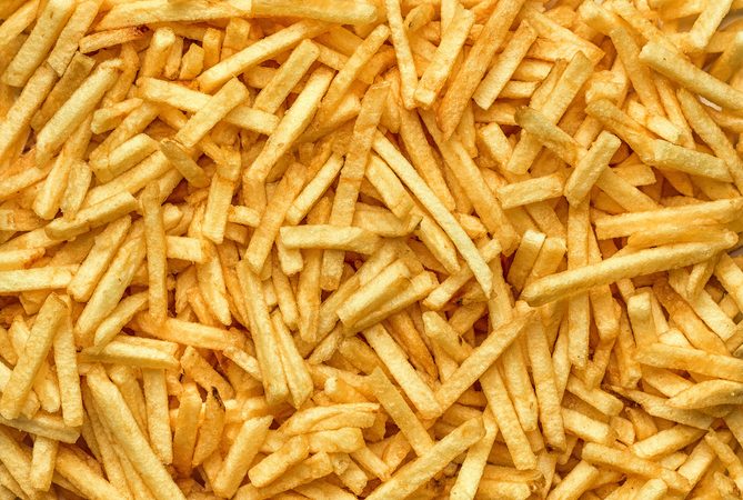 Friet uit de airfryer: is dat echt gezonder dan friet uit de frituurpan?
