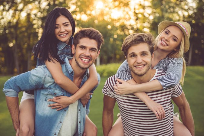 Daten met je bestie? Dit is waarom dubbeldaten goed is voor je relatie