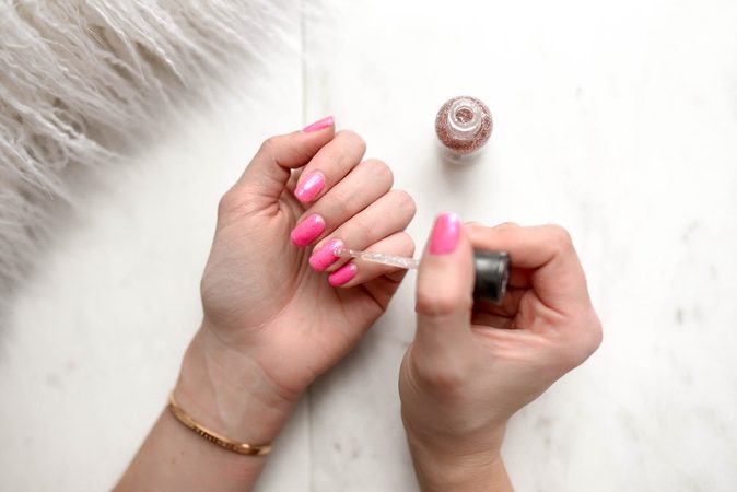 Matchy matchy: dit zijn de nagellaktrends van de zomer van 2021
