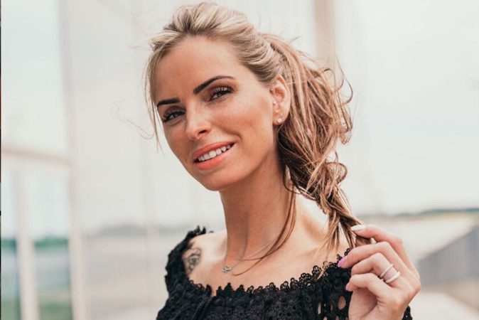 FOTO: Temptation Island-Simone heeft nu felroze haar