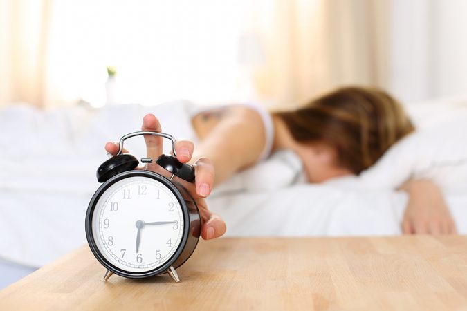 Dit is waarom snoozen je hele dag verpest (en je er absoluut mee moet stoppen)
