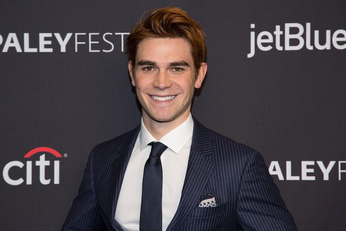 KJ Apa stuurt naaktvideo naar Ellen DeGeneres