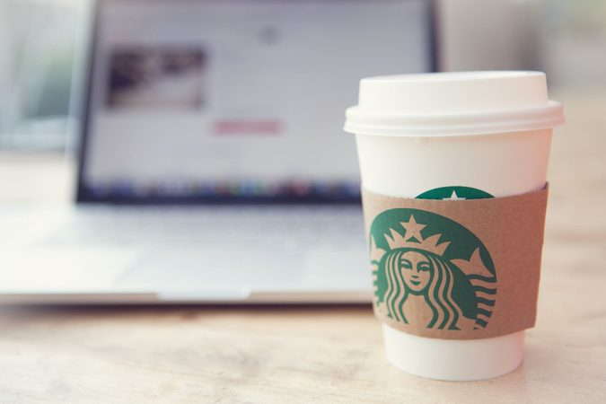 Bij deze locaties kun je jouw favoriete Starbucks drankje afhalen