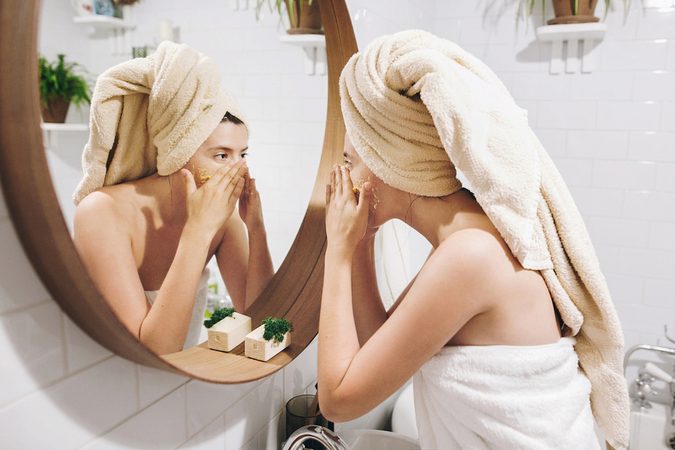 Ga jij je gezicht scrubben? Dit zijn de do&rsquo;s en don&rsquo;ts