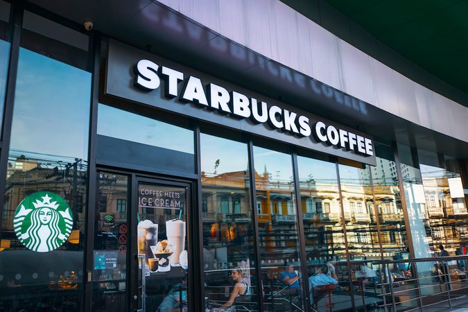 Yum! Dit is de nieuwe Starbucks smaak: &lsquo;Ruby Flamingo Frappuccino