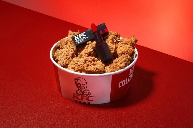 KFC komt met een lipstick die naar kip smaakt