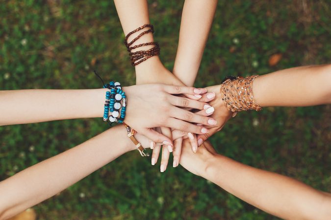 Hier scoor je prachtige zomerse armbanden (onder de 20 euro)