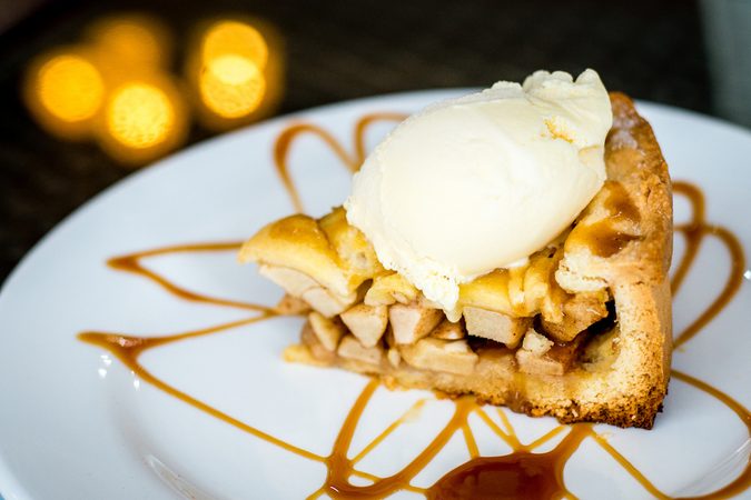 Recept: appeltaartnacho&rsquo;s met karamel en slagroom