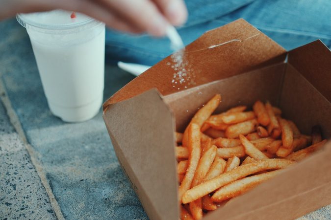 Dit is hoe je de populaire Franse frietjes van de McDonald&rsquo;s thuis maakt