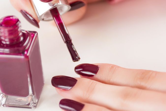 7 herkenbare struggles tijdens het lakken van je nagels