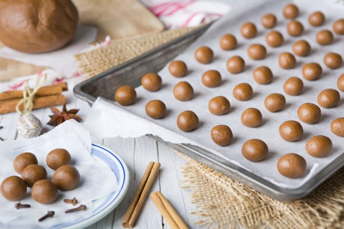Zelf pepernoten bakken: z&oacute; maak je ze het lekkerst