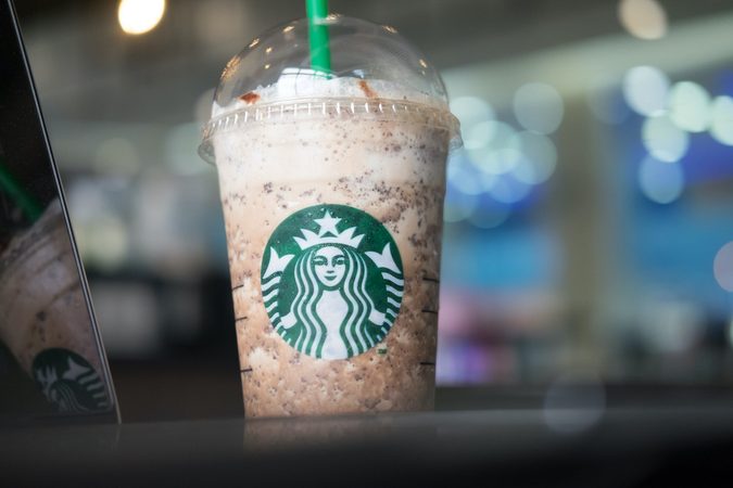 Met deze TikTok-hack kun je een Starbucks drankje bestellen dat naar Kinder Bueno smaakt
