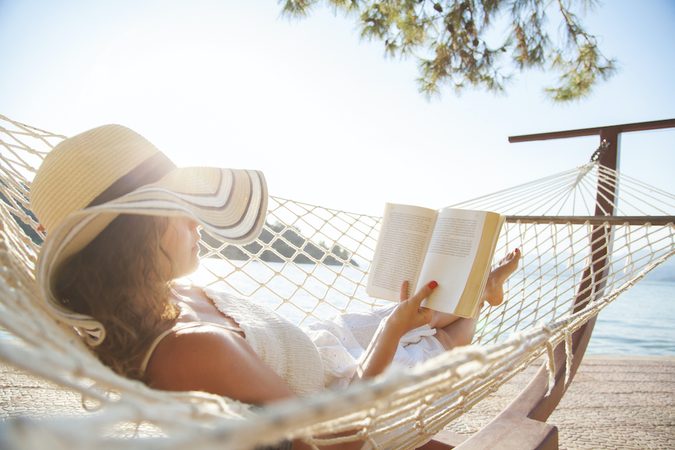 8 boeken om met je hoofd op vakantie te gaan