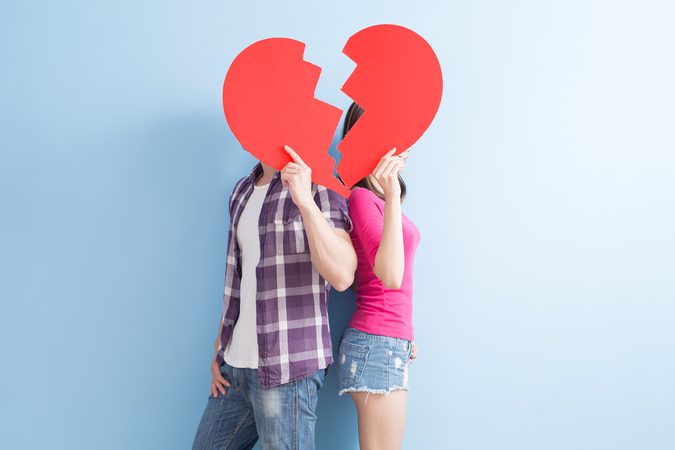 Meisje ontdekt dat haar vriend op Tinder zit&hellip; en maakt het op een geniale manier uit