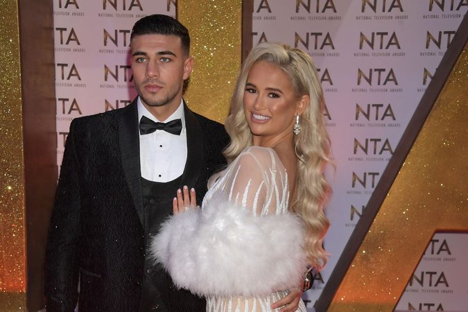 Love Island-ster Molly Mae tekent een deal en verdient in &eacute;&eacute;n keer 1 miljoen