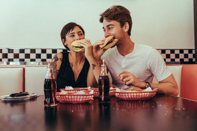 &lsquo;Gezonde&rsquo; snacks: dit zijn de beste keuzes die jij kan maken in de snackbar