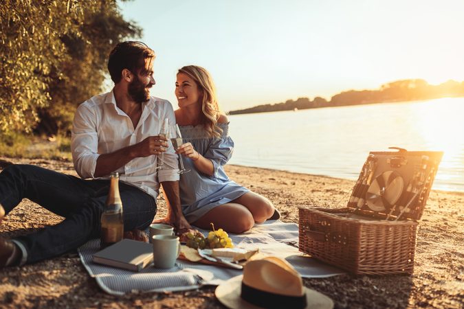 Hot girl summer: 10 tips om een flirty gesprek aan te knopen