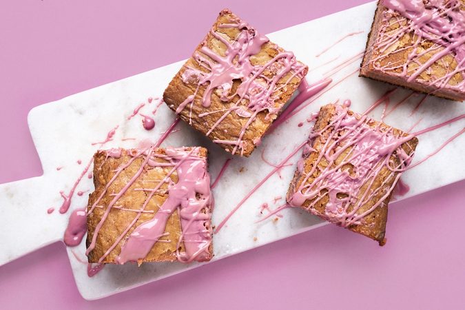 Zo maak jij de taart van je dromen: de roze chocolade-citrustaart