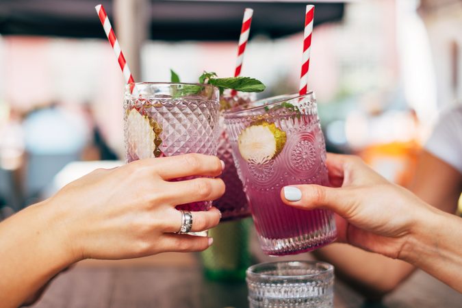 De lekkerste zomerdrankjes met lavendel: zo maak je ze
